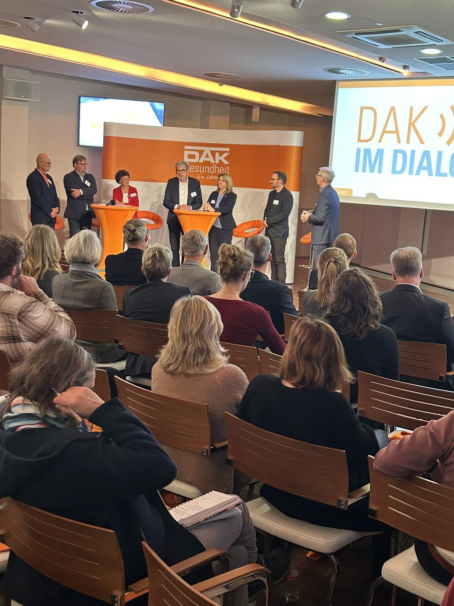 #Kiel: spannende Diskussion zum Thema Kinder- und Jugendgesundheit u.a. mit Vorstand der @DAKGesundheit @StormAndreas und Ministerin Kerstin von der Decken. #DAKimDialog #SchleswigHolstein @ce_lubinski @MJG_SH