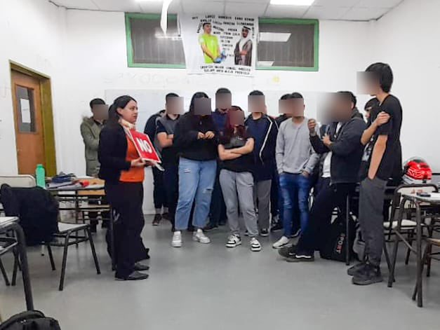 GiovanettL's tweet photo. *NUEVA SEMANA DE TALLERES DE PREVENCIÓN*
🟠 Comenzamos una nueva semana de talleres de Prevención de Consumos Problemáticos, en la EPET 7 del #BarrioProgreso
🙌🏻 Con estudiantes de 2 y 6 año compartimos espacios de Prevención
@de_ciudadania
@munineuquen
@MarianoGaidoOk https://t.co/61H1faZCm0
