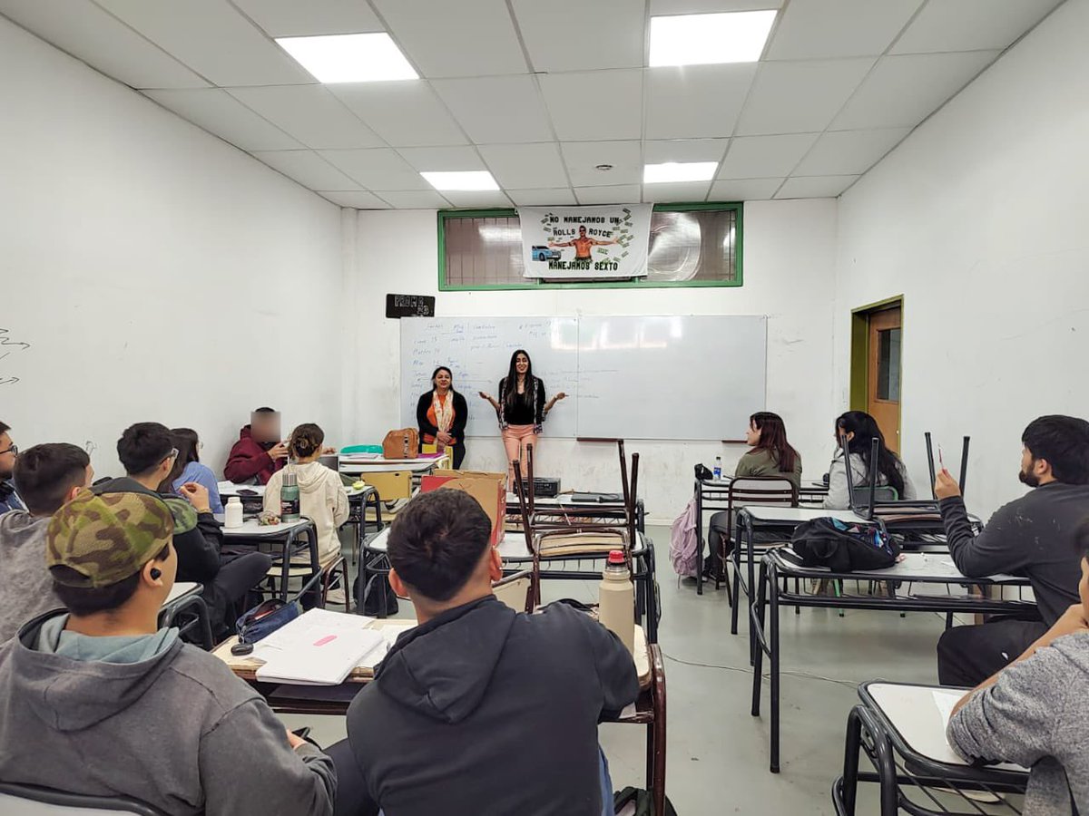 GiovanettL's tweet photo. *NUEVA SEMANA DE TALLERES DE PREVENCIÓN*
🟠 Comenzamos una nueva semana de talleres de Prevención de Consumos Problemáticos, en la EPET 7 del #BarrioProgreso
🙌🏻 Con estudiantes de 2 y 6 año compartimos espacios de Prevención
@de_ciudadania
@munineuquen
@MarianoGaidoOk https://t.co/61H1faZCm0