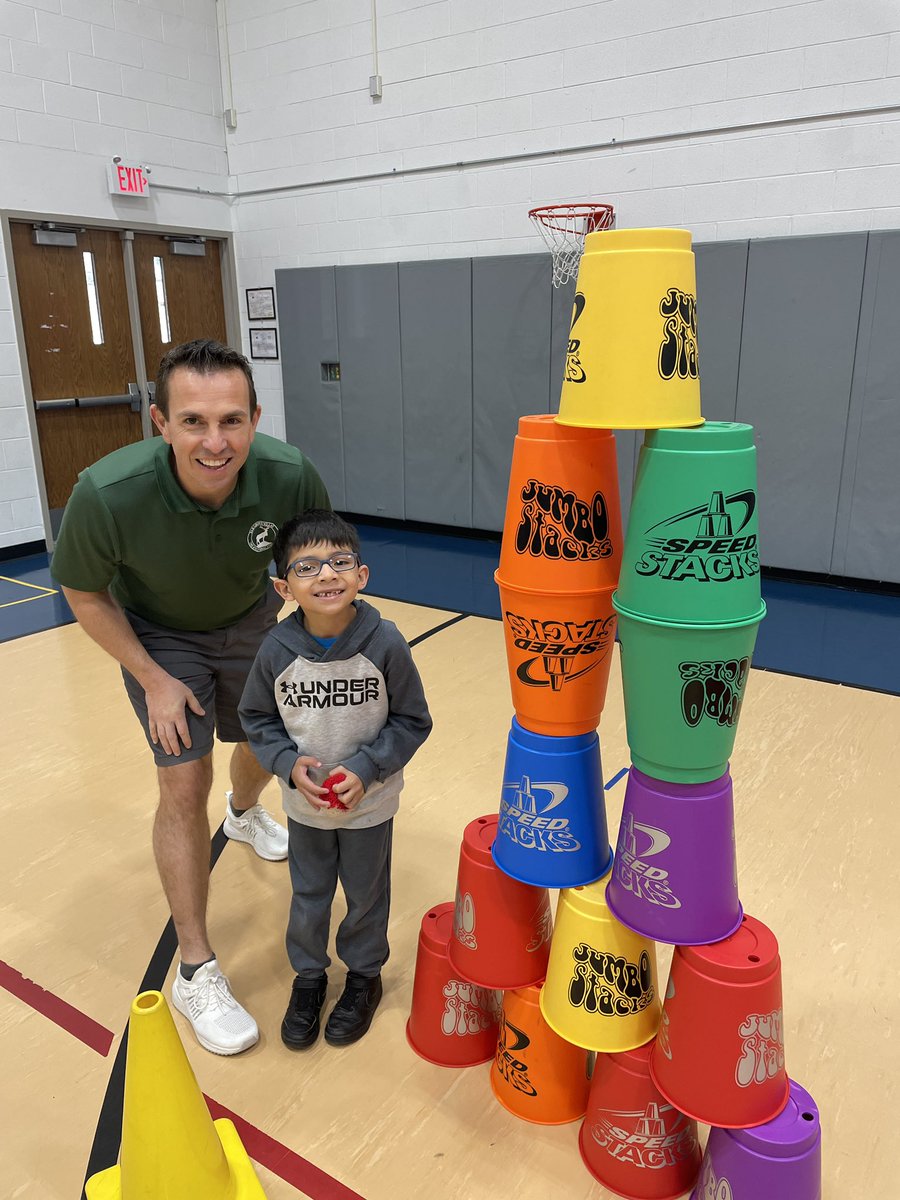 BoPhillips10's tweet photo. Another great guest today @D59SaltCreek as part of Project C.L.A.W.S. Thank you to Joe Bush from @ElkGroveLTS Joe teaches at @ElkGrove_HS and serves as a Village Trustee for @EGTownship Thank you Joe. #D59PE #ProjectCLAWS #Physed #CommunityEngagement @D59SaltCreek @CCSD59 https://t.co/ARrAUcecud