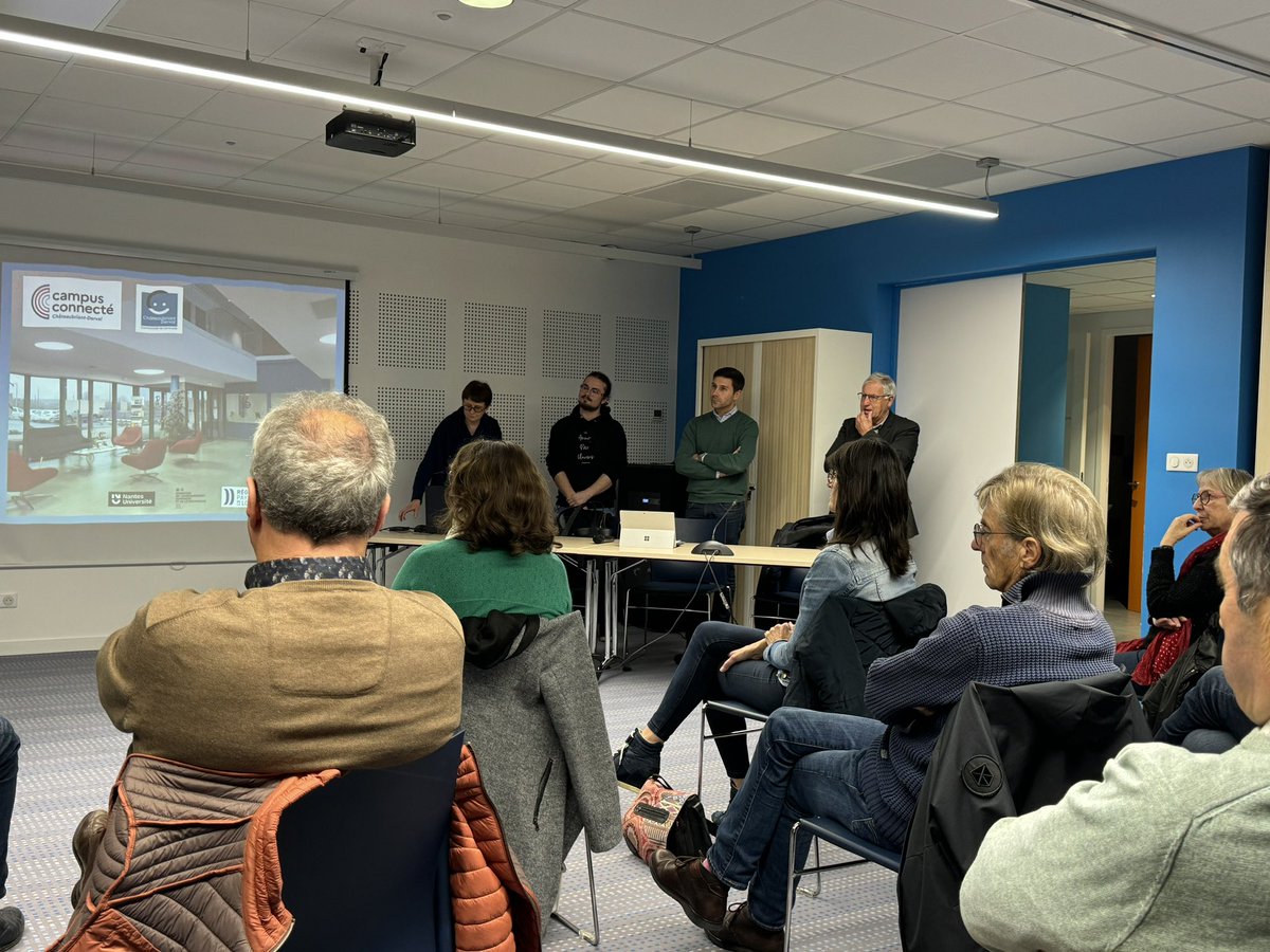 Ce soir, les élus communautaires de Chateaubriant-Derval <a href="/ChbtDerval/">Communauté de Communes Châteaubriant Derval</a> assistent à la présentation du dispositif Campus Connecté au Quai des Entrepreneurs de #Chateaubriant 

#jeunesse #formations #étude 
📚🤓📝🎓