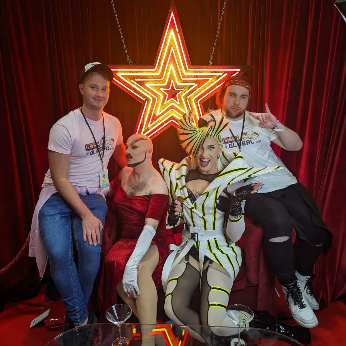 GurlGlobal's tweet image. Is it @RuPaulsDragCon UK 2024 yet?

We miss these icons 👑👠

#Throwback #Drag #TakeUsBack