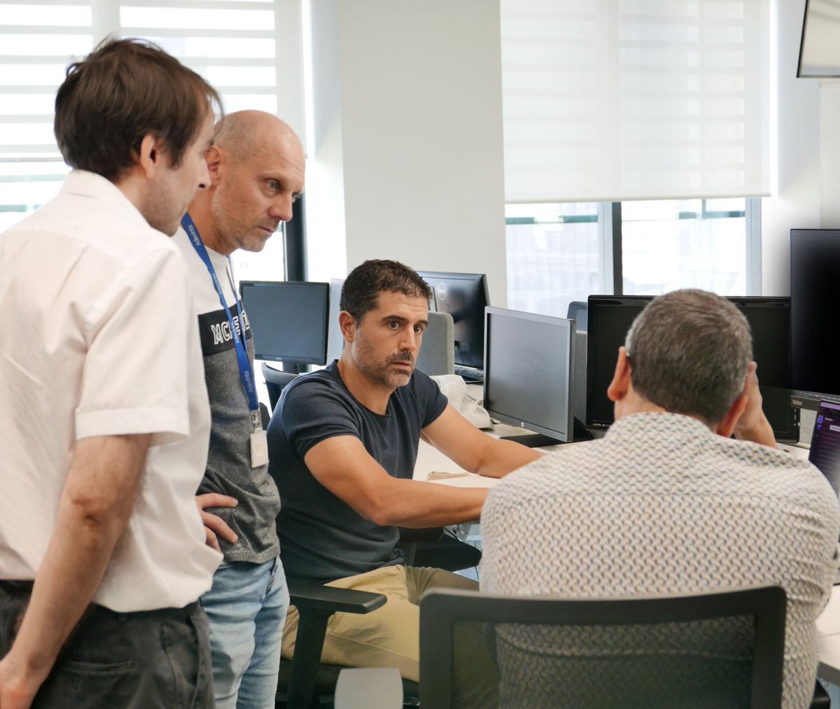 AdevintaSpain's tweet photo. ¡Día 1 de nuestra #Hackathon2023 2.0 en @Adevinta Spain! 🚀

Hoy, más de 150 Adevintans y 27 equipos han estado en plena efervescencia, desarrollando ideas innovadoras que impulsarán la excelencia en nuestros productos y servicios. 🌟 ¡Y mañana habrá otra jornada de desarrollo!

Con mucha emoción por ver las sorpresas que esta nueva edición de la Hackathon nos depara.... 🤩 seguiremos informando.

#AdevintaHackathon2023 #AdevintaSpain