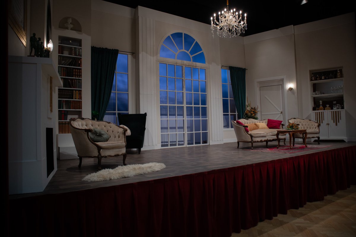If you ever wondered where have I been…
I designed and co-made this giant dollhouse 

#agathachristie #andthentherewerenone 
#stageplay #stagedesign