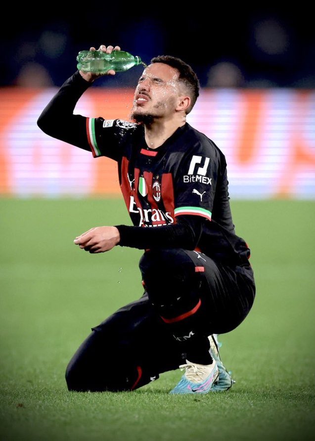 la_vagueverte's tweet photo. Ismaël Bennacer : 

« Des fois je donne des sous à ma mère, je lui dis 'tiens, fais-toi plaisir s'il te plaît !' Et elle, elle fait quoi? Elle met des sous de côté pour moi au cas où il se passe quelque chose ». 

Prenons soin de nos mamans ! ❤️🤲 

[@lnstantFoot ] https://t.co/VrBHpNaPmr
