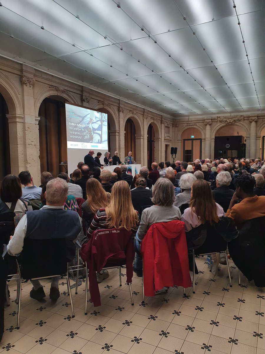 Gerade in der BBAW und auch möglich live vom Sofa aus mitzuhören: f141.rndfnk.com/ard/dlf/04/mp3…

Danke an Fabian Bernhardt (<a href="/sfb1171/">Affective Societies</a>) der spontan heute für <a href="/H_Kohpeiss/">Henrike Kohpeiss @hkohpeiss.bsky.social</a> eingesprungen ist 🤓☺️