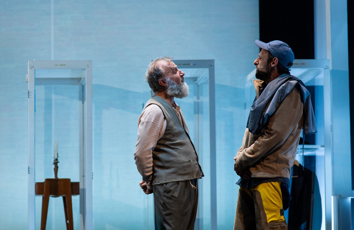 Un Arpagone contemporaneo ma sempre tragicomico. Da stasera al 26 novembre Ugo Dighero è L'Avaro.
#Genova #teatro #Molière #delteatrolamaraviglia
 👇👇
teatronazionalegenova.it/spettacolo/lav…

ph. Federico Pitto