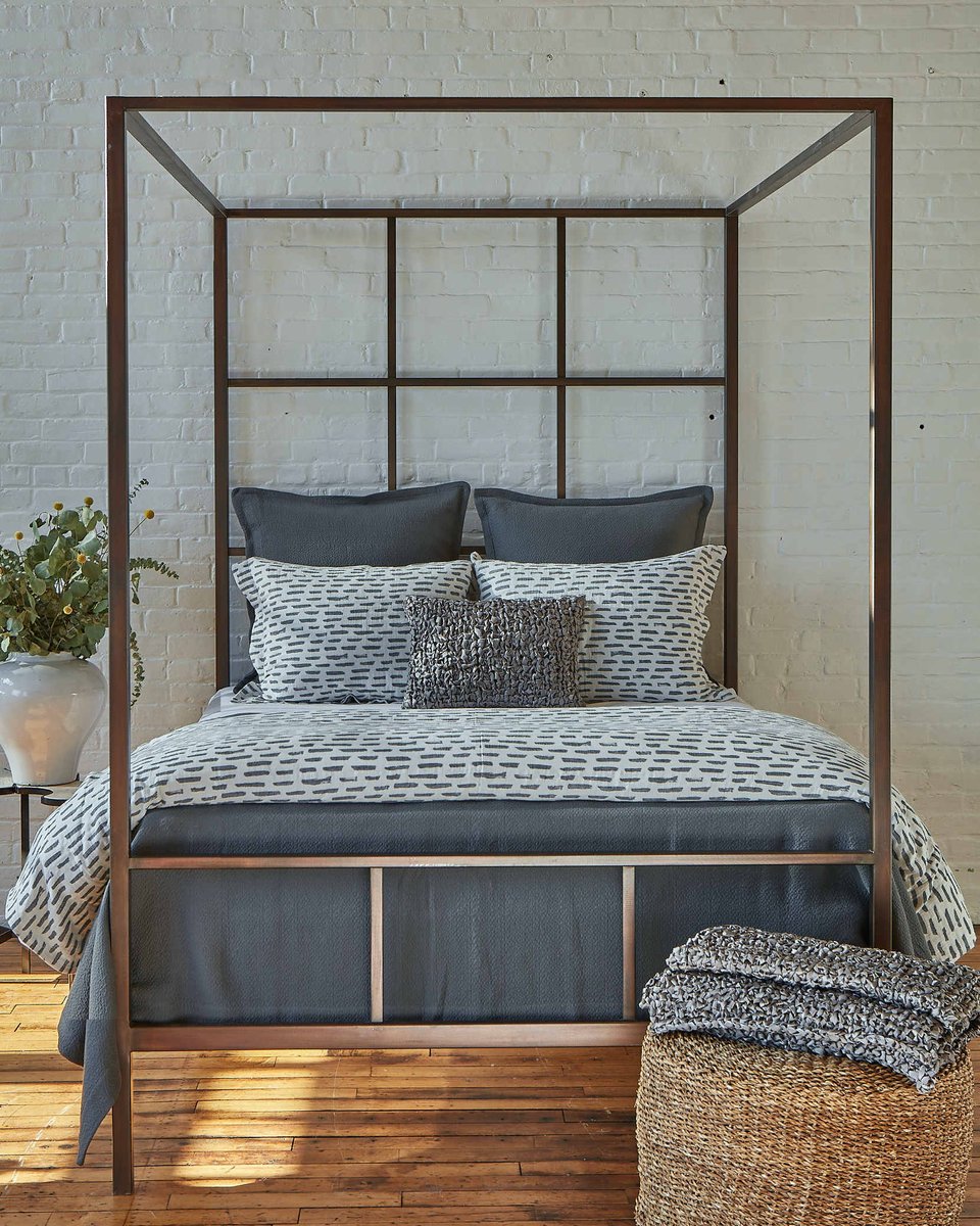 DefiningEleganc's tweet image. Transform Your Home into an Art Gallery. By carefully selecting from the various elements of this collection and adding your personal flourishes, you can transform your bed into a masterpiece. #AnnGish #DefiningEleganceDotCom #Bedding
definingelegance.com/ann-gish-brush…