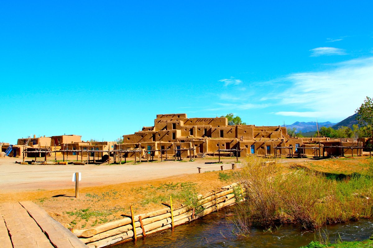 localBuddygo's tweet image. 🤣 Did you know Taos, New Mexico, has a mysterious 1,000-year-old pueblo? 🏰🕵️ Uncover ancient giggles with Local Buddy as your time-traveling partner! 🗺️ #PuebloPuzzles #TaosTimeWarp #LocalBuddyApp ⏳🌵😄