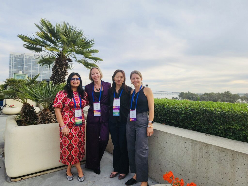 MyasoedovaElena's tweet photo. #ACR23 so nice to catch up with these ladies from the #Gerirheum gang. @SattuiSEMD @MisraDevyani #SarahLieber #RayYoung https://t.co/xGonM6wukB