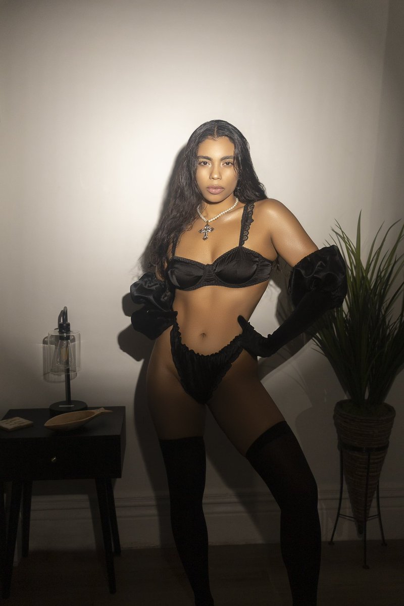 _mackey93's tweet image. Lovely Darling 🖤
Shot by: msa.visuals