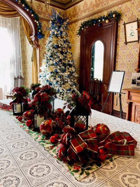 DC_History's tweet image. Restaurants, Inc. is the sponsor of the Dining Room this holiday season at the General Crook House! The room is inviting and prepared for a glorious feast! You can also get a look at pictures from the
Trans-Mississippi Exposition taken from the DCHS collection.
❤️🌲