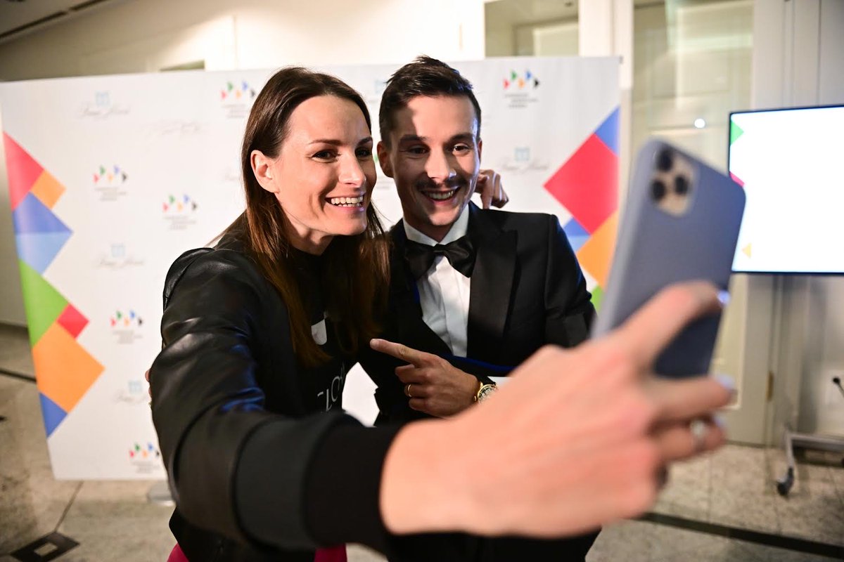 TeamSlovenia's tweet image. 𝔻𝕠𝕓𝕣𝕠𝕕𝕖𝕝𝕟𝕒 𝕡𝕣𝕚𝕣𝕖𝕕𝕚𝕥𝕖𝕧 𝟚𝟘𝟚𝟛 ✨️
Obujamo spomine na lanskoletno dobrodelno prireditev in odštevamo do letošnjega dogodka, ko bo @rogla predal štafeto novemu botru 🫶🏼
Ne zamudite jutrišnje Dobrodelne prireditve na ✌🏼 programu @rtvslo 📺 @PrimoRogliFoun1