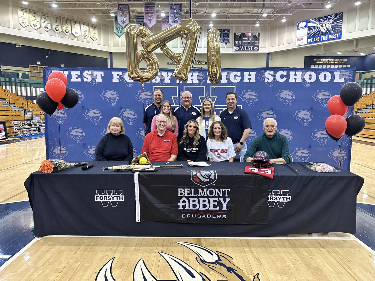 Avery Elise 🥎 tweet media