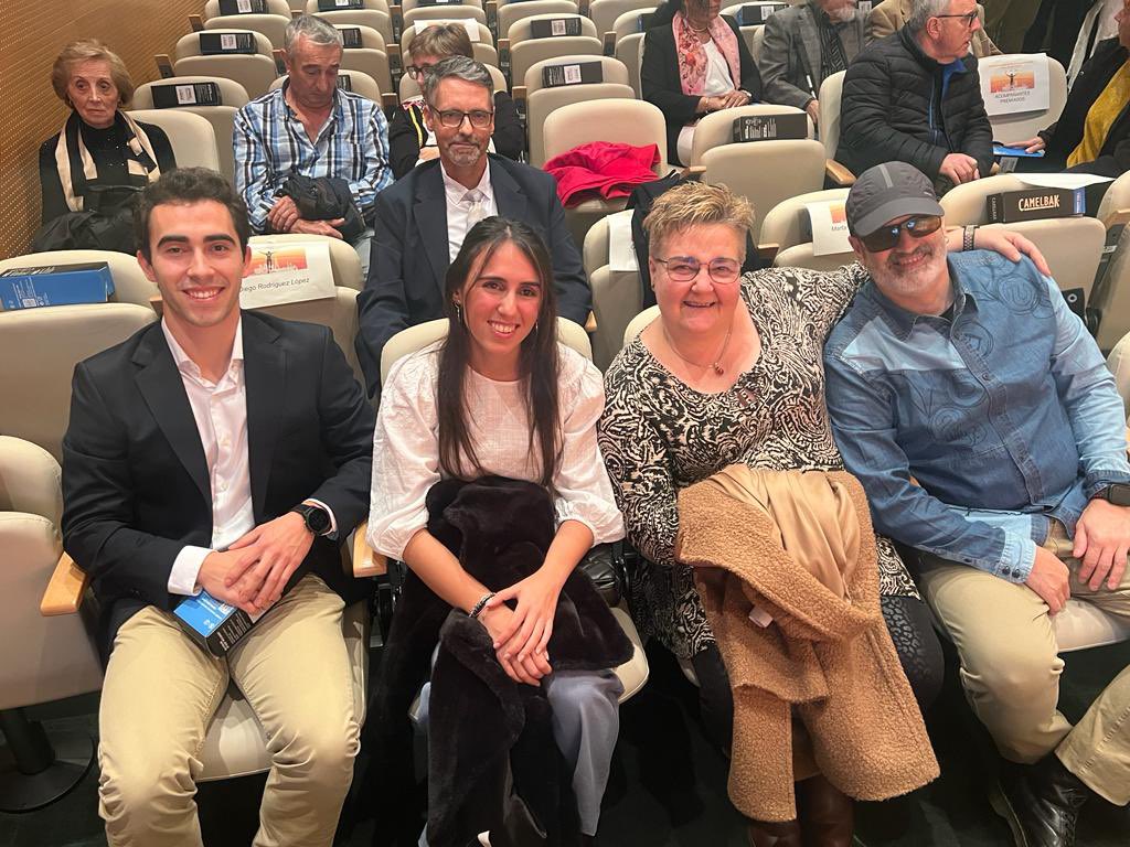 ¡Comenzamos en unos minutos!

Ya van llegando los premiados de la Gala del Deporte de la #FEDC 2023

🏆 <a href="/AgerSolabarrie1/">Ager Solabarrieta</a> y su guía <a href="/MaiteBadiola/">Maite Badiola</a> 
🏆 Nagore Folgado García y su guía Javier Zaplana Gil

#GánateLaMeta #París2024
<a href="/Paralimpicos/">Comité Paralímpico Español</a> <a href="/deportegob/">CSD</a>