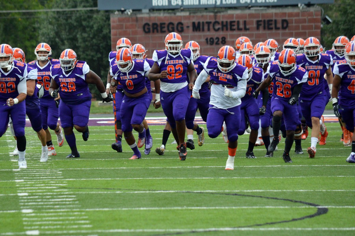 GHS_Dogs's tweet image. The Viking ships from @MovalFootball cruised into the Dawg House today. Great to have @coach_sallen and @CoachCannonMVC in the building! #FutureStrong #OwnTomorrow #GHSPride @Djoiner55