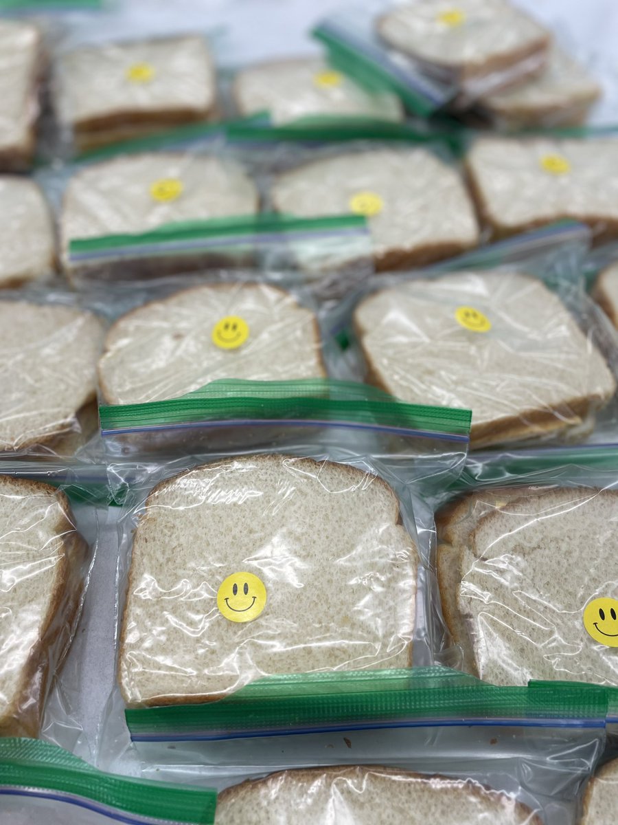 MsDiCanio's tweet photo. @NYCSchools @TheDSCW #SMARTweek #STHAchieve For SMART week and kindness day we worked with St.John’s midnight run program. We made sandwiches and prepped toiletries for the less fortunate and reflected on what home looks and feels like to us💜 @egbertwildcats @JillPassantino https://t.co/uszj4BuOF3