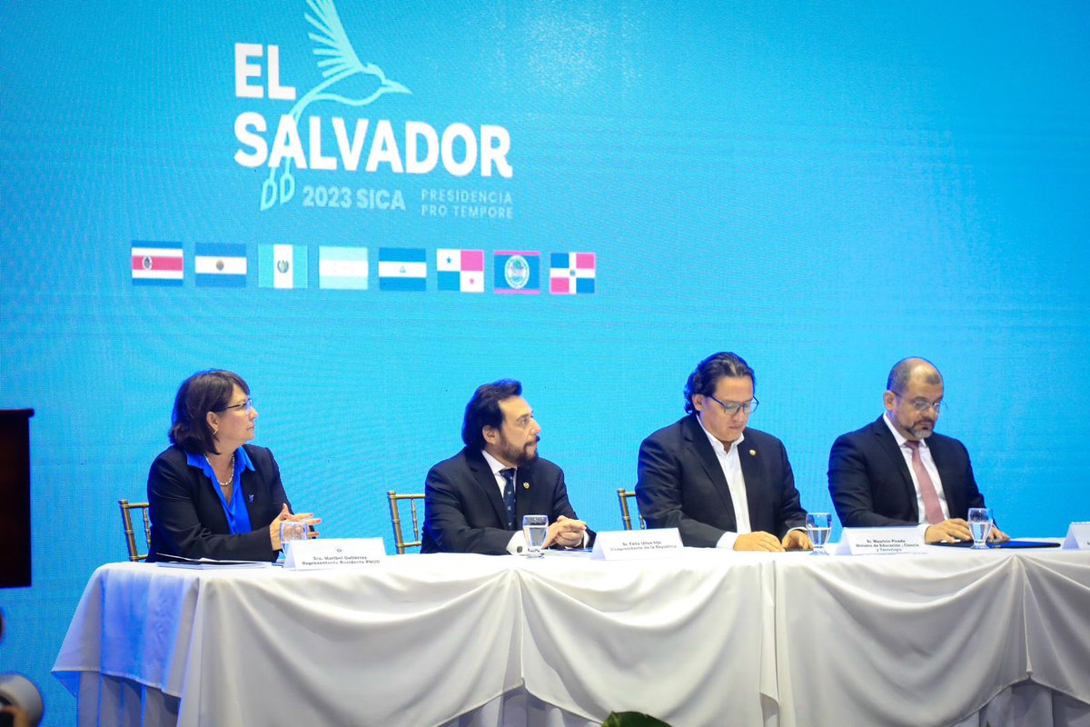 TejidoSocialSv's tweet photo. Nuestra subdirectora, @anamartinezsv, en compañía del coordinador nacional de CUBO, Abraham Rivera, asistieron a la conferencia Regional sobre Modelos de Desarrollo, en la cual se presentó la Estrategia Nacional de Desarrollo Integral #ENDI, por nuestro vicepresidente de la República, @fulloa, documento que contó con el apoyo del @pnudsv.