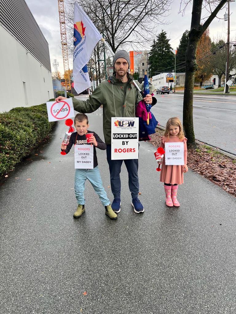 local1944unit60's tweet photo. Some of the working families impacted by @Rogers locking out their employees.
#WEAREUNIT60 #InSolidarity #Unit60 #USW1944 #USW #SteelWorkers #FairContract #OurWorkYourFuture #Vancouver #Surrey #Langley #Richmond 🇨🇦 #LockedoutbyRogers
@usw1944 @USWDistrict3 @SteelworkersCA https://t.co/geebRAIRF1