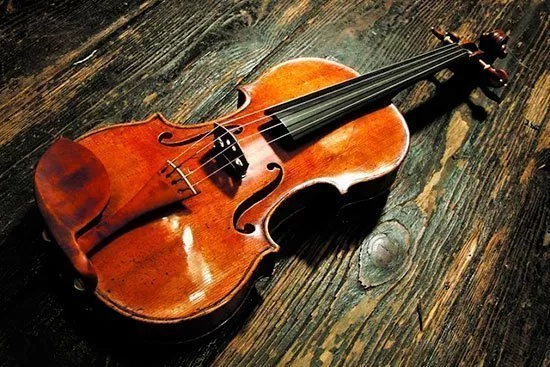 misse5427's tweet photo. The violin: a timeless instrument that weaves melodies of emotion, echoing the heart's deepest sentiments. 🎻✨ What's your favorite piece of music that features the violin? #ViolinMagic #MusicalMasterpiece https://t.co/VVHyinOwqs