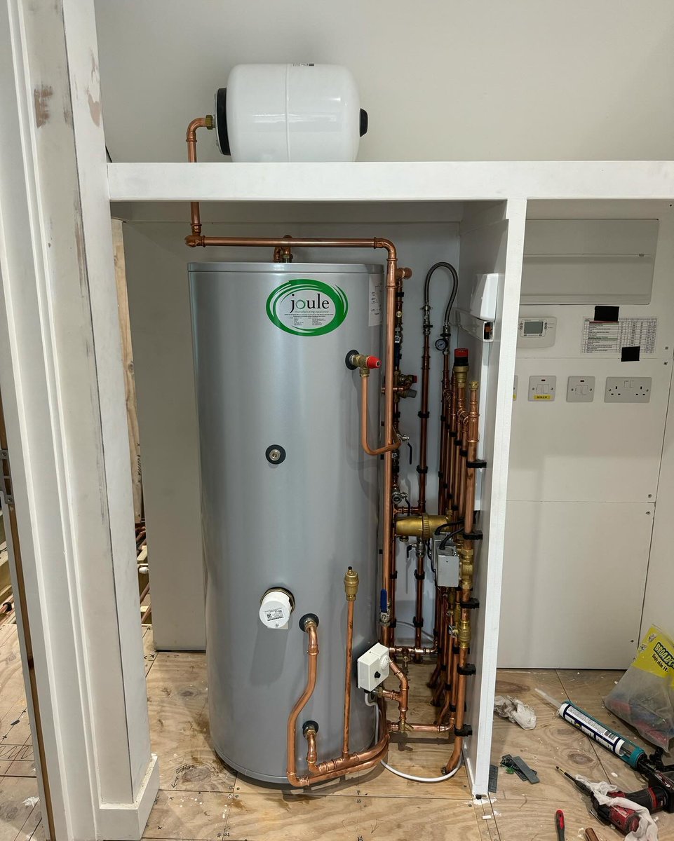 UKTalon's tweet photo. Amazing work on this install from @mscplumber!
Completed with help from our Talon Clips, contact us to find your local stockist
(link in bio)
#plumbing #plumber #plumbersofinstagram #plumbingservices #copperpipe #pipework #madeinbritain #pipecover #talon #heating https://t.co/17brzumCgx