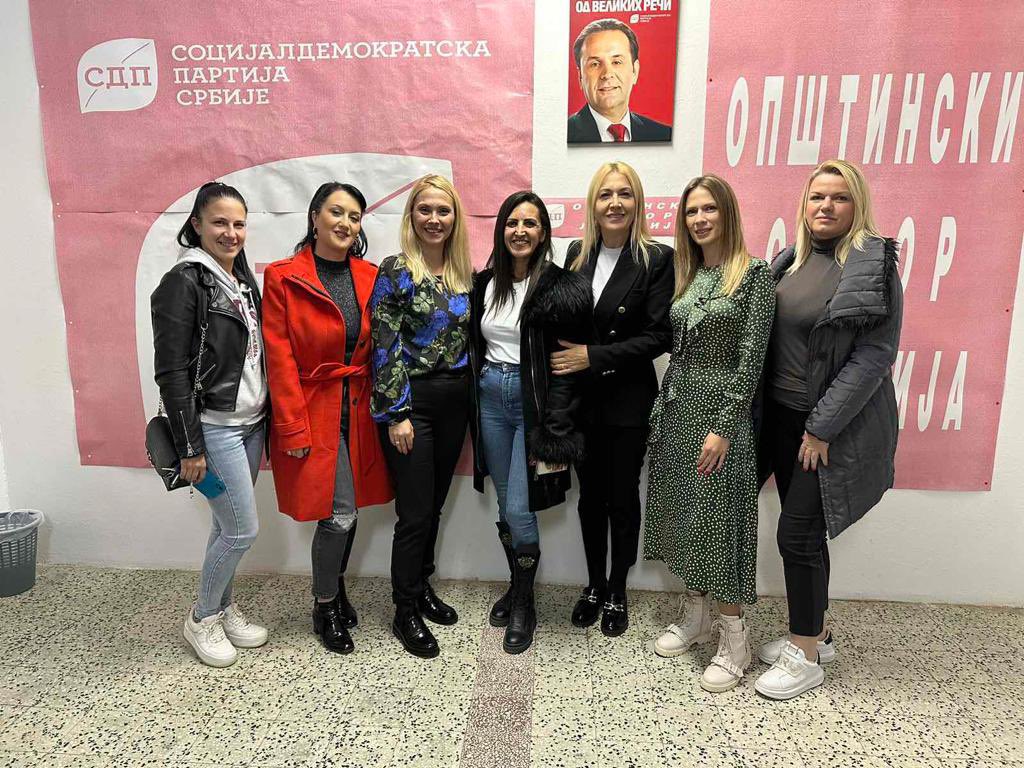 sdpsrbije's tweet photo. Potpredsednica SDP Srbije Jasmina Karanac i predsednica Foruma žena #SDPS-a Danijela Mirjanić posetile su danas Opštinski odbor SDP Srbije Ljubovija. ⬇️ https://t.co/VDX7rBnRx4