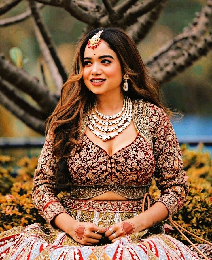 #ManishaSquad #Abhisha𓃵 #AbhishaFam𓃵 #ManishaRani #ManishaRani𓃵 #Abhisha Just LOok at her Damn🔥she gives me Tollywood HEROINE vibes..that bindi expression traditional attire uff 🥵 🤲 Badly I just want TOo see her in Telugu movie s and web series 🙏😭