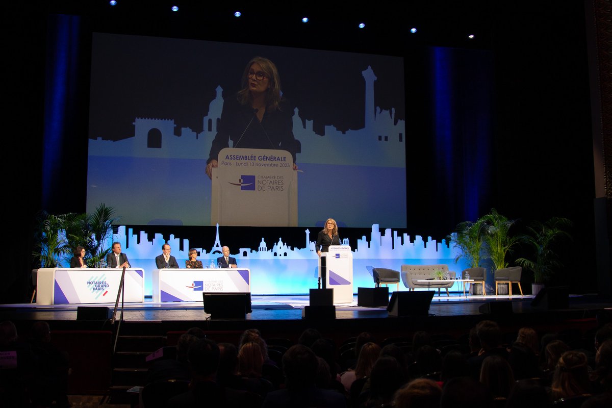 Sophie @SabotBarcet @Presidente_CSN et @BertrandSAVOURE, 1er Vice-Président du @Notaires_CSN étaient présents hier à l'Assemblée générale des @NotairesdeParis. L'occasion de rendre hommage à la compagnie qui a plus de 750 ans et de faire un point sur les actualités du #notariat.