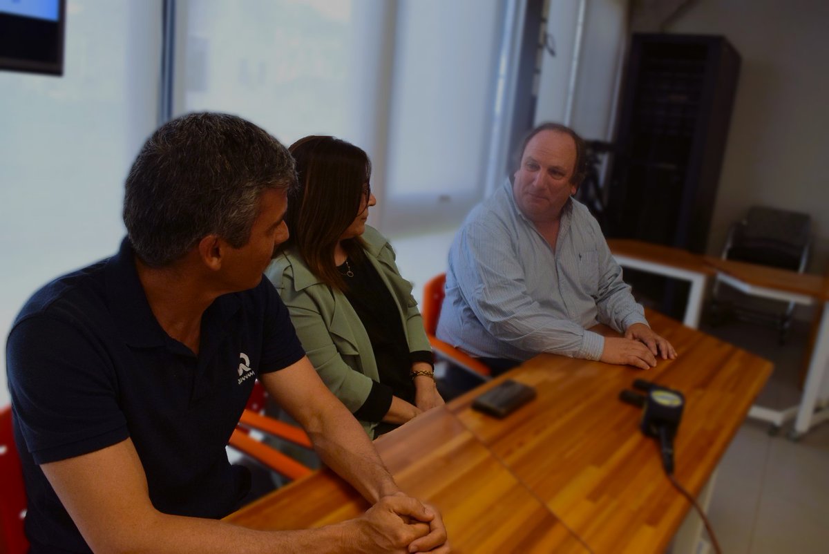 Quanam (@quanamcorp) on Twitter photo Hoy celebramos el lanzamiento del Polo Tecnológico Centro-Sur🚀 Este proyecto en asociación con la <a href="/UTECuy/">Universidad Tecnológica</a> y la <a href="/IntendenciaD/">Gobierno de Durazno</a>, busca descentralizar el crecimiento tecnológico para generar un impacto positivo en la región ¡Ahora ganamos todos! #Tecnología #Conocimiento #Innovación Hoy celebramos el lanzamiento del Polo Tecnológico Centro-Sur🚀 Este proyecto en asociación con la <a href="/UTECuy/">Universidad Tecnológica</a> y la <a href="/IntendenciaD/">Gobierno de Durazno</a>, busca descentralizar el crecimiento tecnológico para generar un impacto positivo en la región ¡Ahora ganamos todos! #Tecnología #Conocimiento #Innovación