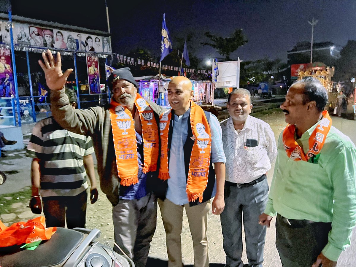 drabhijeetdesh's tweet photo. भोपाल दक्षिण पश्चिम विधानसभा के पंचशील नगर में जनसंपर्क।
17 नवंबर को कमल का बटन दबाकर भाजपा को भारी मतों से विजय बनाएं।
#फिर_इस_बार_भाजपा_सरकार #mpkemannmeinmodi #ModiVisionForIndia #ShivrajSinghChouhan #CMMadhyaPradesh #BhartiyaJantaParty #BJP4IND #bjp4mp #Vote4BJP https://t.co/7UwEyM08np