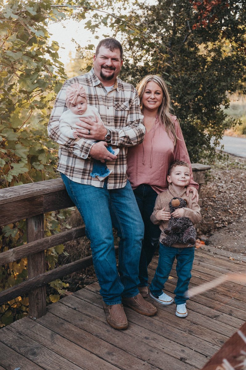 Check out <a href="/mandi7c/">Mandi Davis- Geaney</a> and <a href="/precisionshocks/">Cody Geaney</a> coming to a Christmas card to you soon! 

Had a blast shooting them…may have even brought a cooler full of goodies to get the big guy ready. 

I’m a cool photographer 😂😂