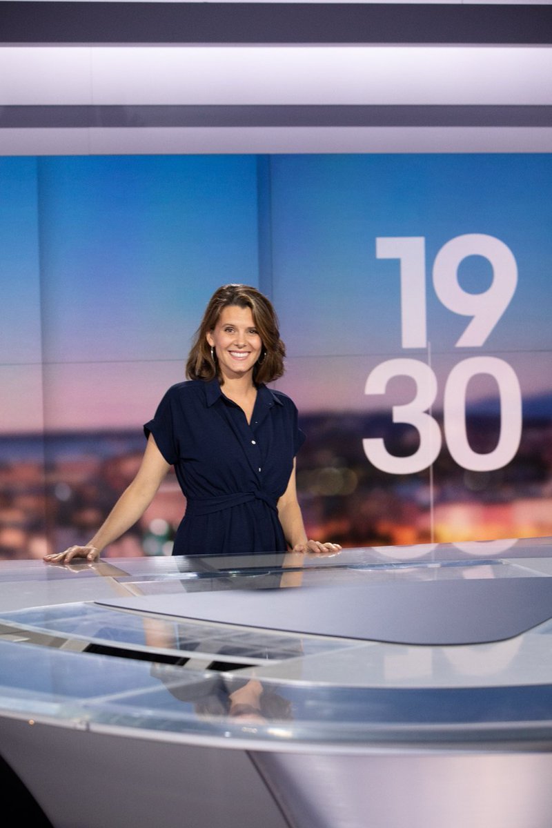 RadioTeleSuisse's tweet photo. Célébrons la diversité linguistique suisse dans quelques minutes au 19:30 !
@andreavetsch, habituée du public alémanique sera la présentatrice du TJ romand ce soir sur la RTS, tandis que sa consœur du coté #RTS @fanny_zuercher prendra les rênes du Tagesschau. https://t.co/VUsx8DKHQZ