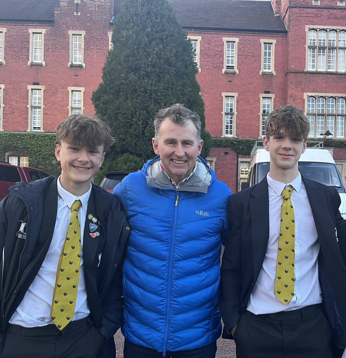 Louise Warren tweet media