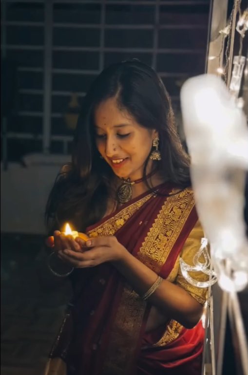 JayetriDevotee's tweet photo. Naa chinna chelli chethilo deepam baduluga naa modda undalsindi 💦
Naa chinna chellini enni sarlu dengina dani paina unna korika teeradu naku 💦 https://t.co/PnqZwxJihF