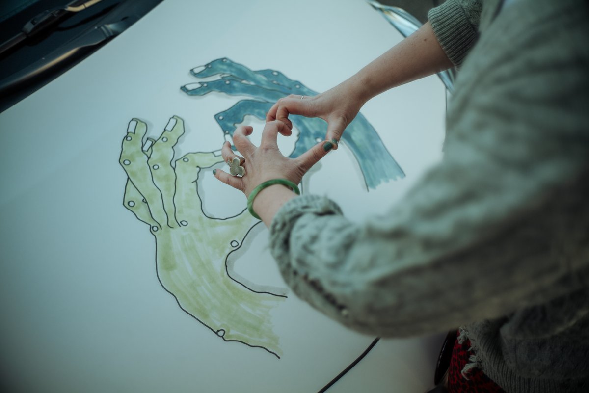 🎨🚗 Kick-off #UberArt! Uber hat österreichische Künstler*innen eingeladen, Fahrzeuge in Kunstwerke zu verwandeln. Diese wurden bei der Vienna Art Week präsentiert, sind dauerhaft auf Wiens Straßen zu bewundern und mit etwas Glück über die Uber-App buchbar. 👨‍🎨👩‍🎨 #ViennaArtWeek
