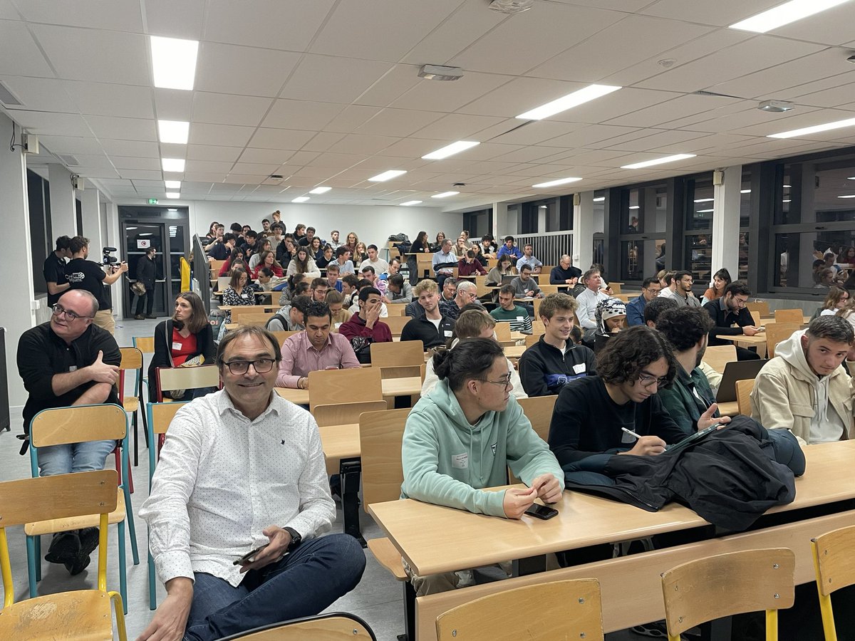 FranckBizet's tweet photo. Soirée Connexions INSA, dispositif de parrainage entre élèves et diplômés. Objectif : cultiver un sentiment d’appartenance à la communauté INSA,
développer des liens intergénérationnels, s’enrichir des relations, des expériences, des avis éclairés les uns des autres. https://t.co/4gtDGzAXUt