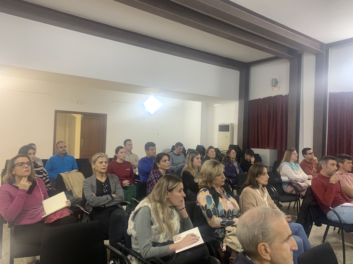 GrupoConsule's tweet photo. 🟢Empezamos el segundo turno de sesiones en Santisteban del Puerto

En esta ocasión, es @Innovasur  quien da la formación y nos enseña cómo se usa la plataforma del Mercondal, a comerciantes y compradores

No te pierdas las siguientes sesiones 👇
https://t.co/L6eOlQpE5u https://t.co/3VHv2VKpMn