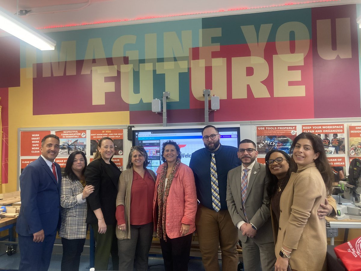 It is always a great morning when I get to visit students and schools! Thank you District 14 for hosting the Superintendents and Division of School Leadership members to learn about the NYC Reads work happening in your schools. @NYCPSD14 @District14Supt @MS_582 @TheDSCW