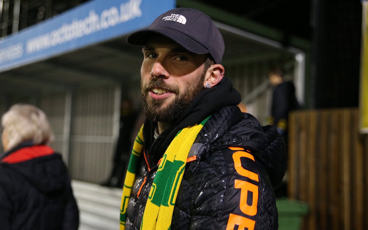 ButterflyFootie's tweet photo. @mjrpole @wscountytimes @SamPole14 - Horsham Fans arriving at the club for tonights game https://t.co/OWfDRcz5f7