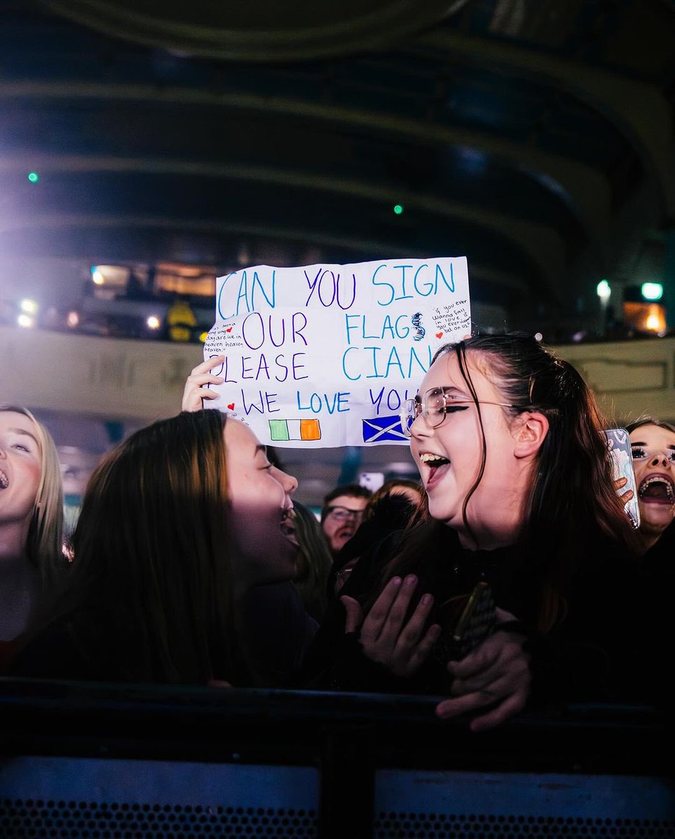 GLASGOW HOLY SHIT WHAT DO YOU MEAAAAAANNN!!! 🏴󠁧󠁢󠁳󠁣󠁴󠁿🏴󠁧󠁢󠁳󠁣󠁴󠁿🏴󠁧󠁢󠁳󠁣󠁴󠁿 that was absolutely insane!! what a way to kick off the uk tour im speechless I love you thank you 🫶🫶🫶🫶🫶 📸 Zac Mahrouche
