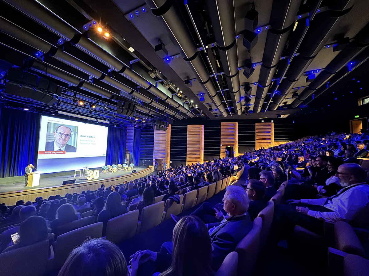 Olivier Daguillon (@odaguillon) on Twitter photo Après le ministre de l’éducation, le président de la <a href="/FondationFACE/">Fondation FACE</a> prononce le discours de clôture des 30 ans 🎉🎂devant un amphi du Pharo comble ! Après le ministre de l’éducation, le président de la <a href="/FondationFACE/">Fondation FACE</a> prononce le discours de clôture des 30 ans 🎉🎂devant un amphi du Pharo comble !