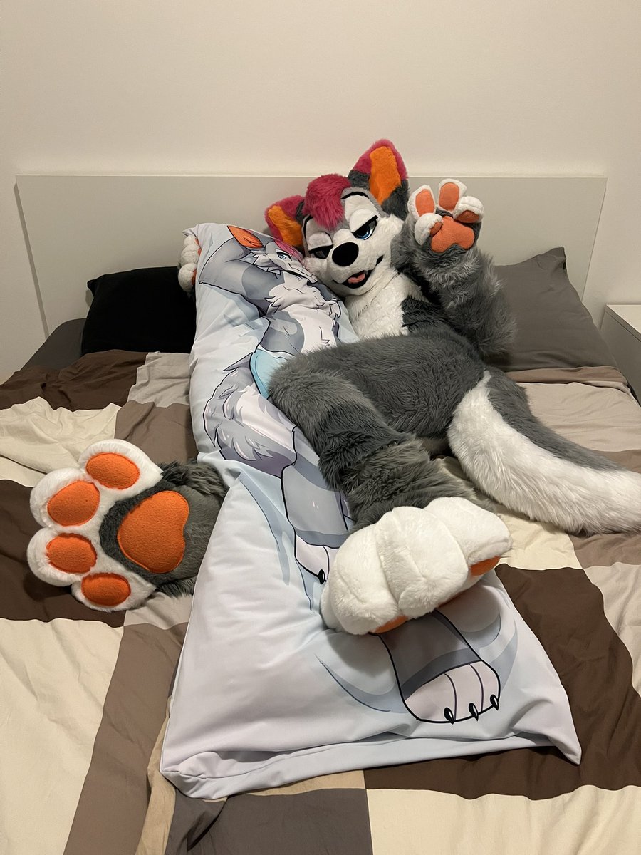 enthvy's tweet image. Me myself and I for todays  #InternationalShowOffYourPaws
Self love can’t hurt anybody 🐾