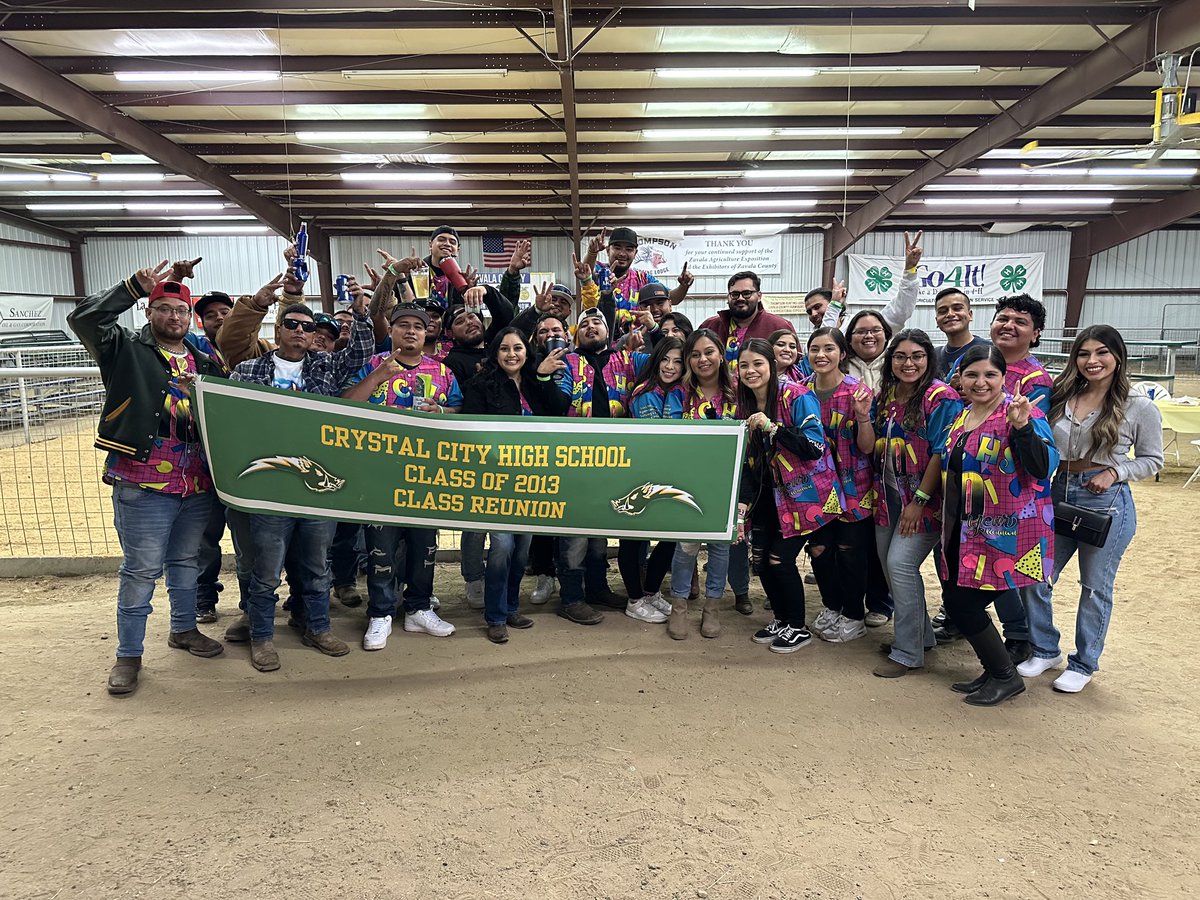 _lanizeee's tweet photo. Had such a fun weekend with the classmates 💚💛 https://t.co/wwgqX76SgF