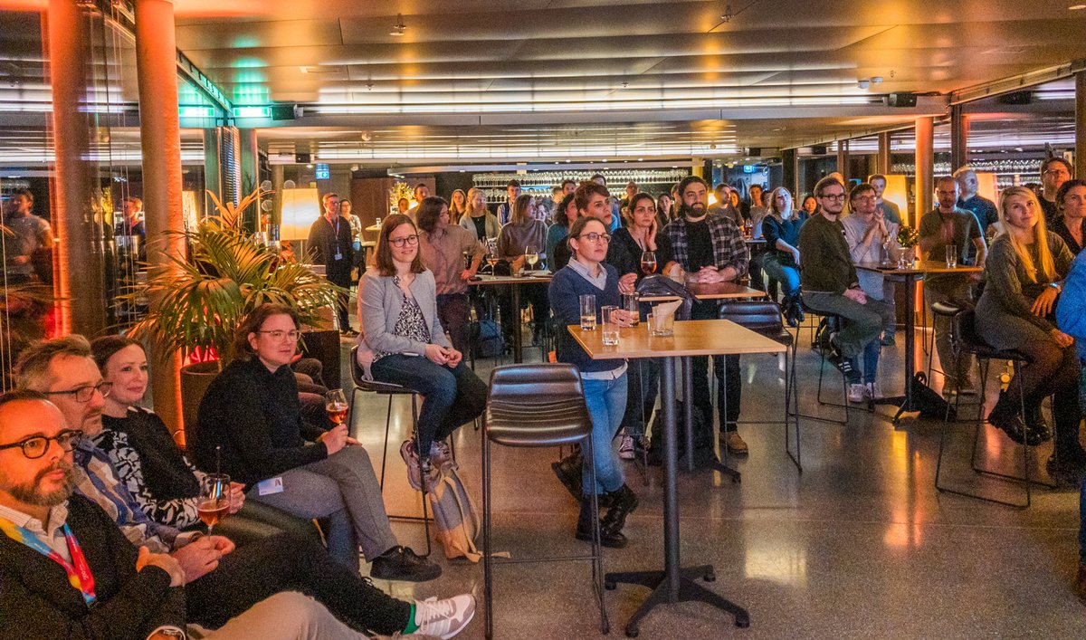 Tonight’s <a href="/UXvienna/">UX Vienna</a> event is happening in a bar at Erste Digital #glaubandich 🍹🍸🏦