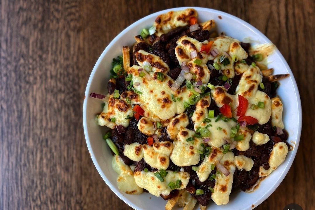 😳 Now on the menu, Abraxas Chili Cheese Fries. Starring @MarcootCreamery cheese curds, Abraxas Chili and onion-pepper relish. And oh yeah, there are fries under there. 💪🏽