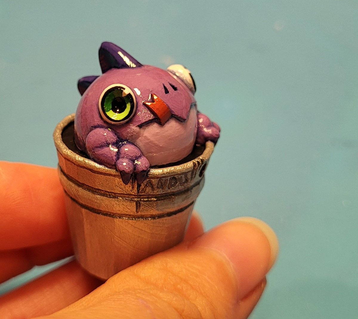 Kinea_KT's tweet photo. Miniature of the best dragon from @TavernTalkGame. 
(I sometimes mixed the drinks wrong on purpose to give Andu a little treat.) https://t.co/Z80BLR1qFA