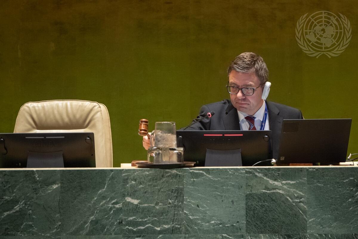 Privileged to serve as Vice-President during #UNGA78 which allows me to occasionally preside over meetings in the majestic GA Hall. Today, I managed to conclude the debate in time - despite still missing the Hammer of Thor, which is temporarily recovering in #Iceland 🇮🇸