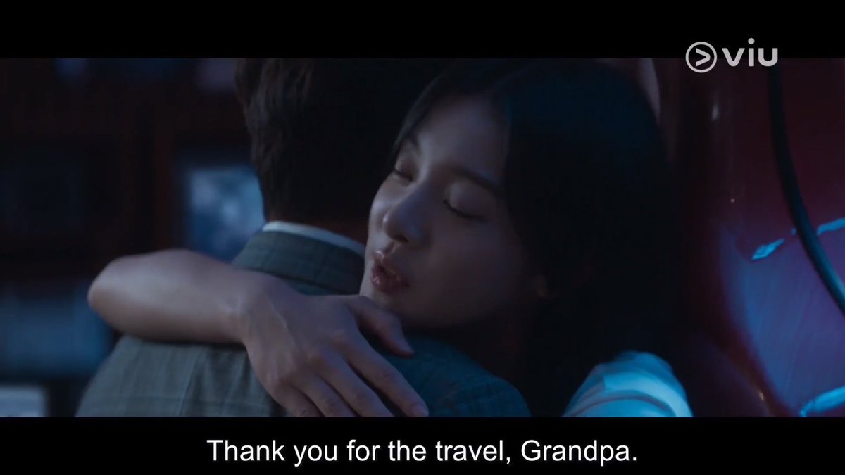 StarryyHanaeul's tweet photo. Shocked and moved by this duo granddaughter and grandfather moment, what a lovely scene🧡

p.s. i wonder how did she know tht he's her grandfather?

#TwinklingWatermelon #TwinklingWatermelonEp16 #kdrama #SeolInAh #VivaLaVida #JungSangHoon https://t.co/5fIBmAVm8P