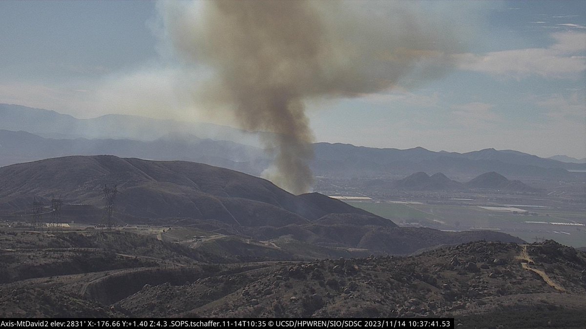 DanielFireTruck's tweet photo. New Brush Fire Lamb Canyon Rd, Beaumont.
Air Attack 310, Air Tanker 72, 73, Copter 301 is enroute.
#LambFire https://t.co/71KJ9QdvHG