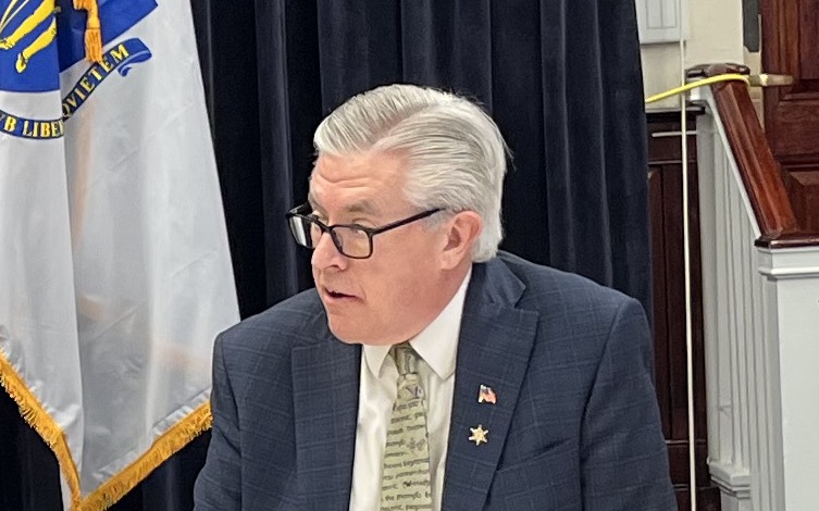 At Local Govt Advisory Commsn, @CityOfWaltham Councillor <a href="/JMcLaughlin94/">John McLaughlin</a> expresses gratitude for healthy FY24 state budget. “We appreciate admin’s commitment to strong revenue sharing.” Cities &amp; towns rely on adequate rev. sharing to maintain muni services “that residents rely on”